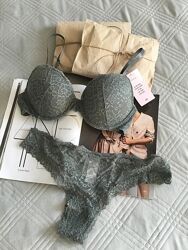 Роскошный кружевной комплект белья пуш-ап 