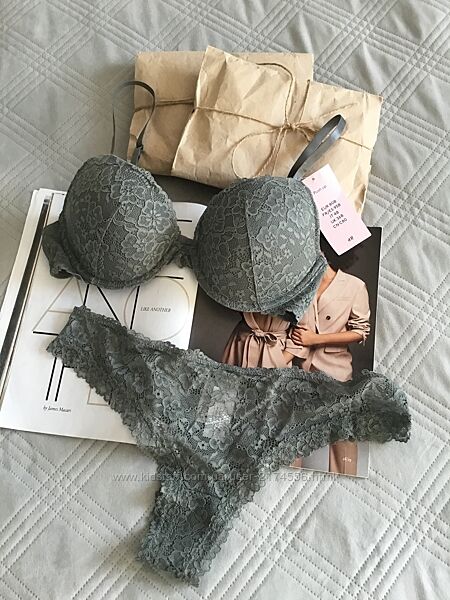 Роскошный кружевной комплект белья пуш-ап