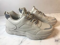 Модні жіночі кросівки