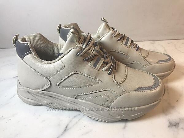 Модні жіночі кросівки