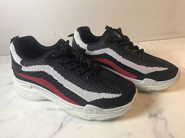 Кроссовки жіночі