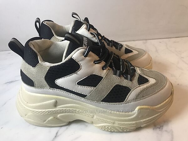 Кросівки у стилі chunky sneakers на платформі