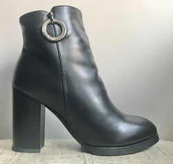 Зимние ботильоны на толстом каблуке