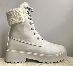 Зимние ботинки в цвете слоновой кости