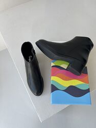 Ботінки жіночі на невеликих підборах