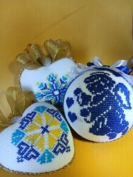 Новорічні іграшки вишиті 