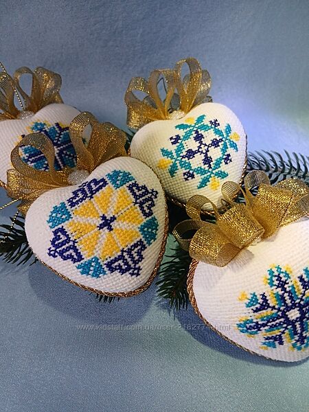 Новорічні іграшки вишиті патріотичні