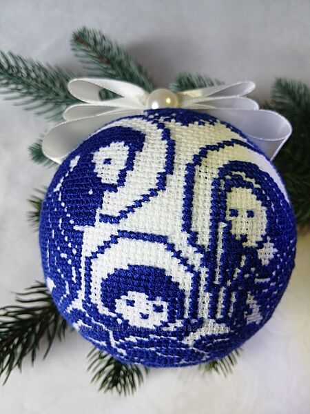 Новорічна куля вишита