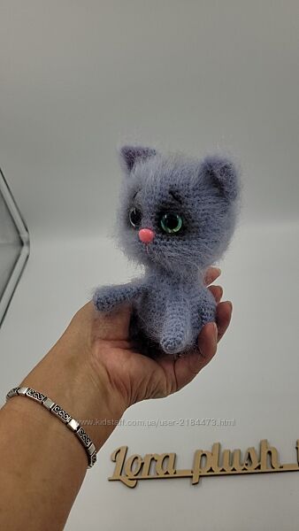М&acuteяка в&acuteязана іграшка котик