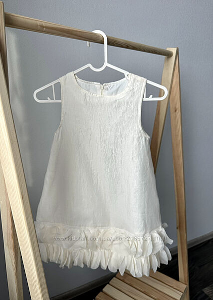 Ніжна біла сукня для маленької принцеси