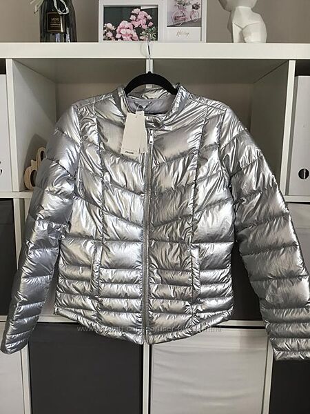 Стильная стеганая куртка в серебристом цвете размер 38-М и 40-L