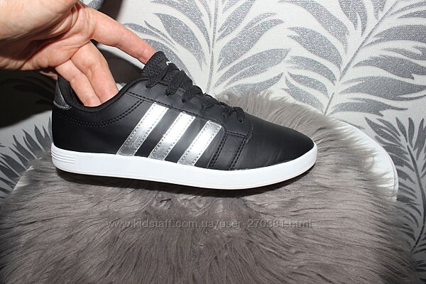 Adidas кросівки 23.2 см устілка